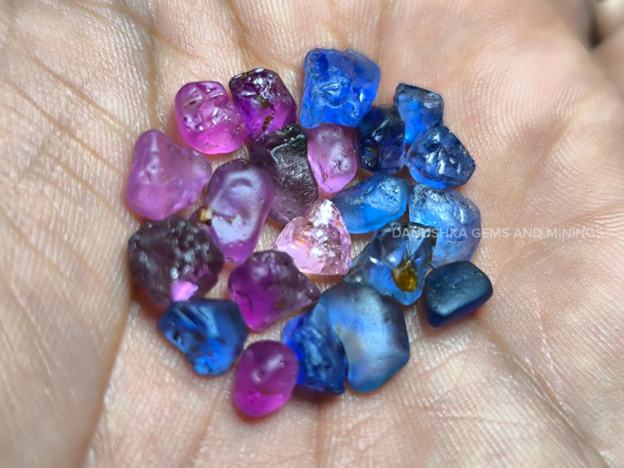 facet-grade rough sapphires