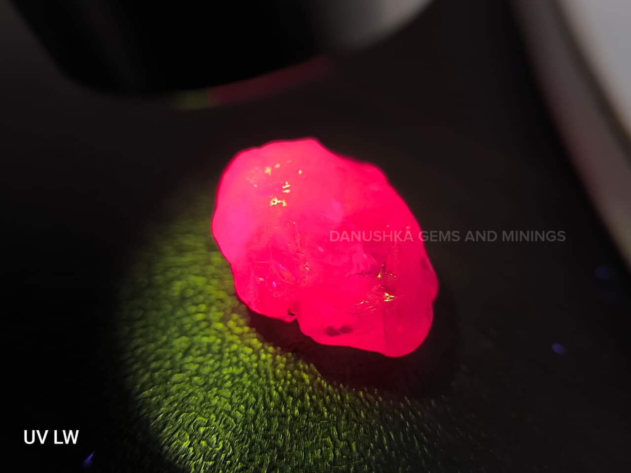 Ceylon Natural Sapphire – Magenta Color (Unheated)