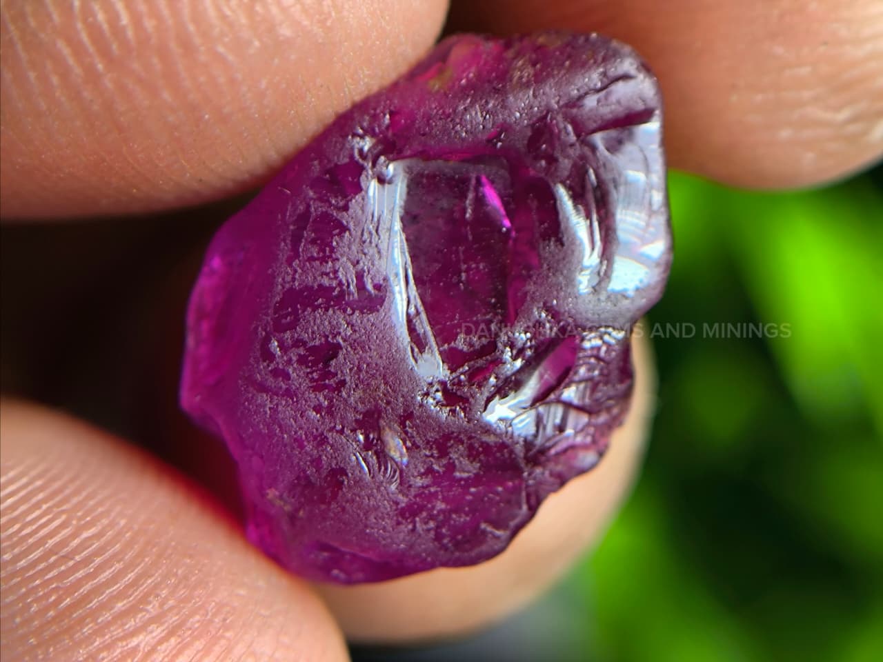 Ceylon Natural Sapphire – Magenta Color (Unheated)