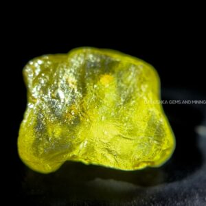 4.56 ct unheated Madagascar yellow sapphire rough with facet grade cutting potential