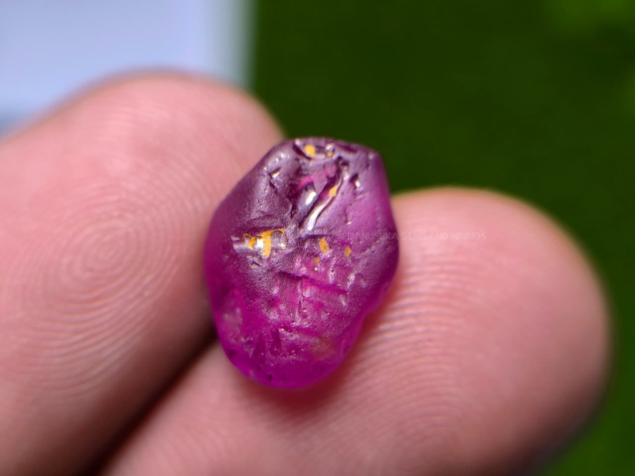5.45 ct Unheated Ceylon Magenta Pink Sapphire Rough from Digandala, Sri Lanka – Fine Quality Facet Grade Rough - Image 4