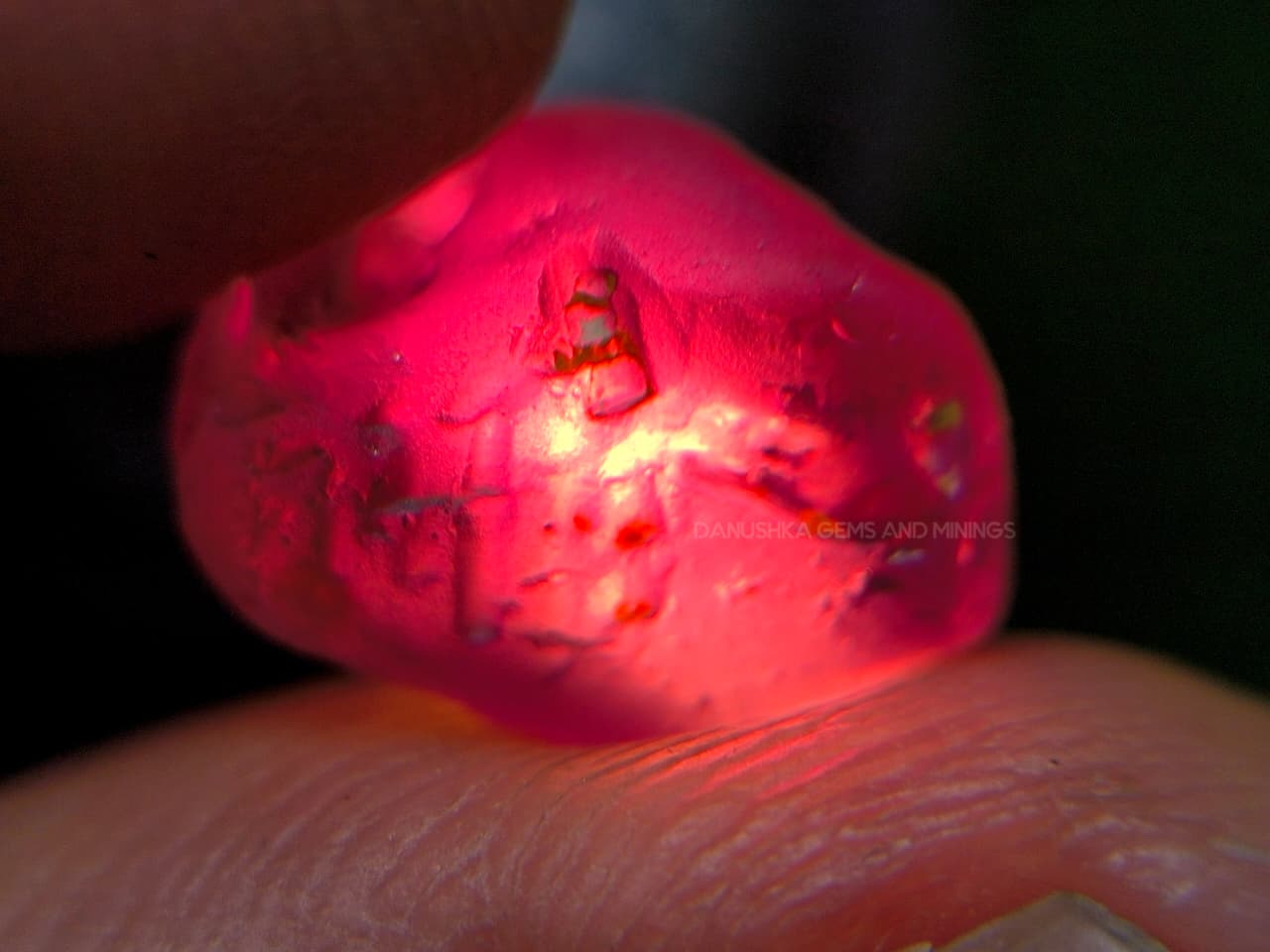 5.45 ct Unheated Ceylon Magenta Pink Sapphire Rough from Digandala, Sri Lanka – Fine Quality Facet Grade Rough - Image 6