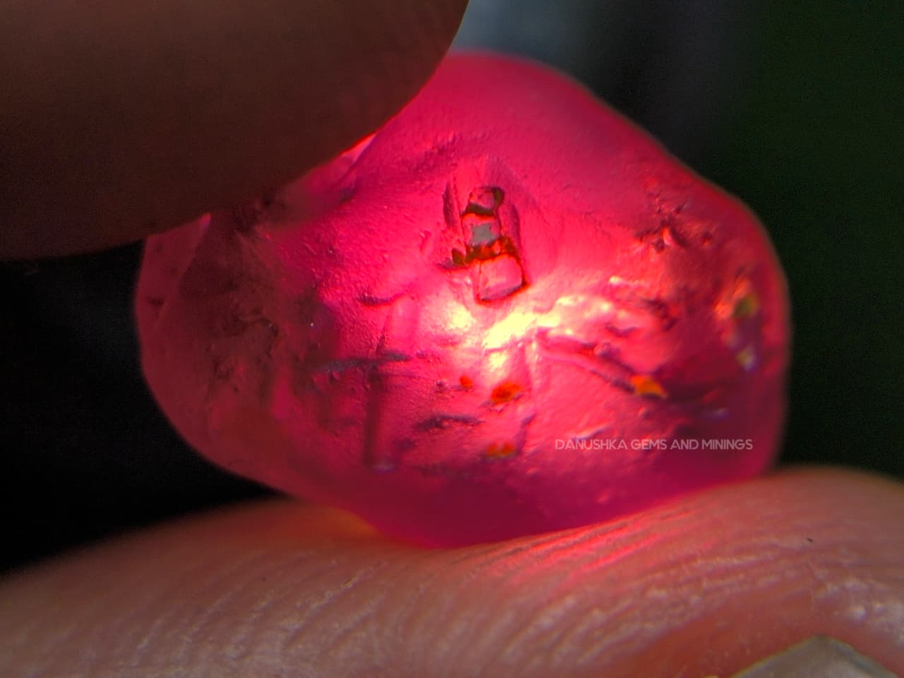5.45 ct Unheated Ceylon Magenta Pink Sapphire Rough from Digandala, Sri Lanka – Fine Quality Facet Grade Rough - Image 7