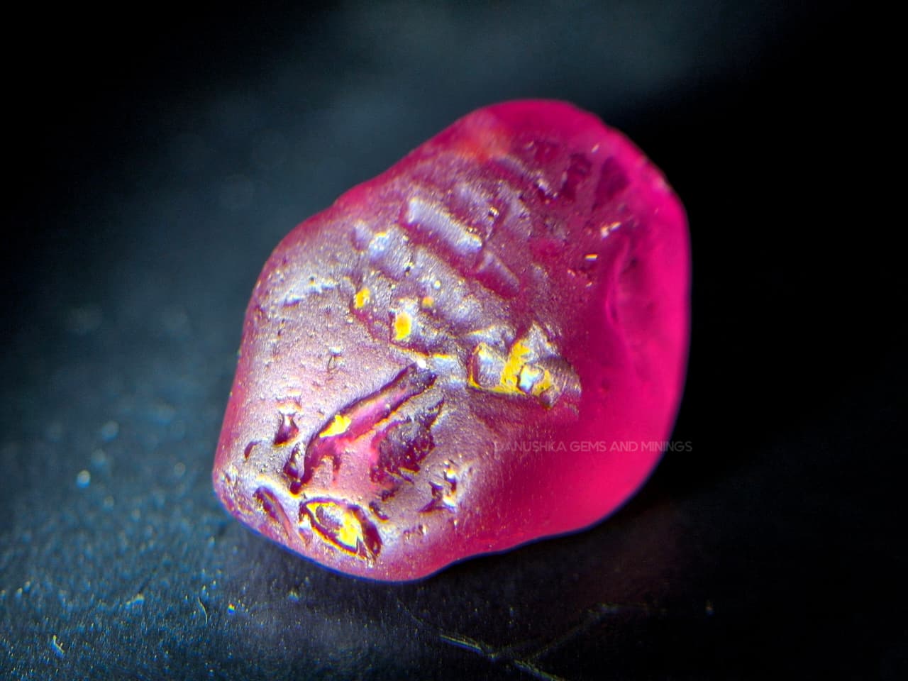 5.45 ct Unheated Ceylon Magenta Pink Sapphire Rough from Digandala, Sri Lanka – Fine Quality Facet Grade Rough - Image 9