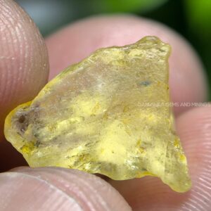 7.53 ct Facet Grade Unheated Ceylon Yellow Sapphire Rough from Endana, Sri Lanka