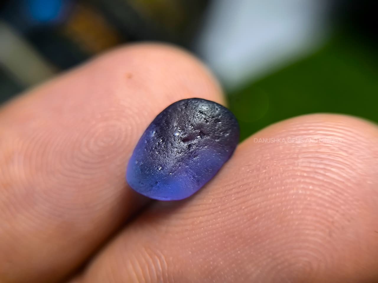 3.53 ct Ceylon Natural Unheated Violetish-Blue Sapphire Rough from Bibilegama, Sri Lanka – Clean Facet Grade Alluvial Rough - Image 11