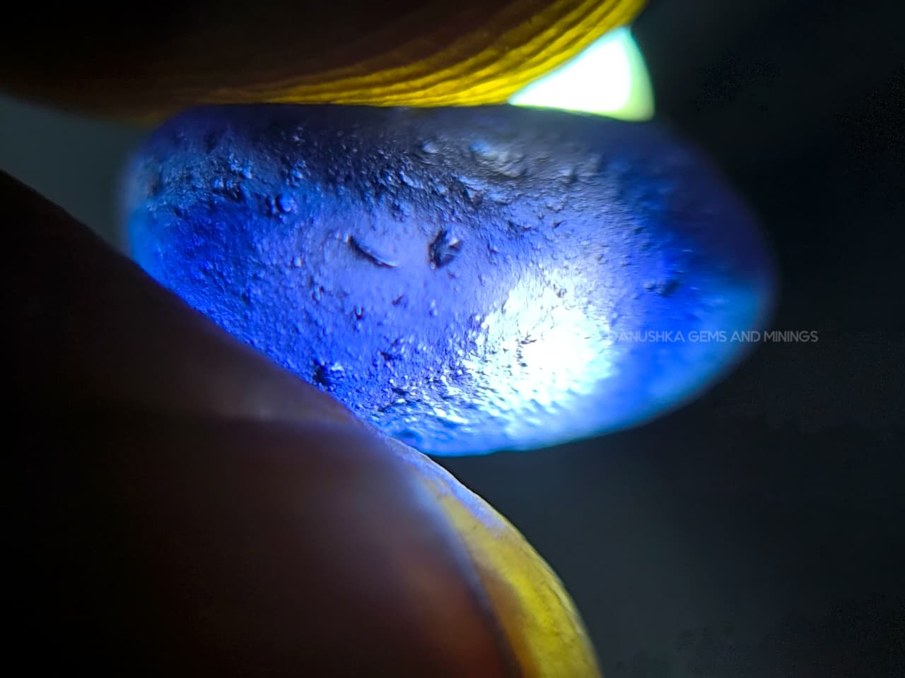 3.53 ct Ceylon Natural Unheated Violetish-Blue Sapphire Rough from Bibilegama, Sri Lanka – Clean Facet Grade Alluvial Rough - Image 4