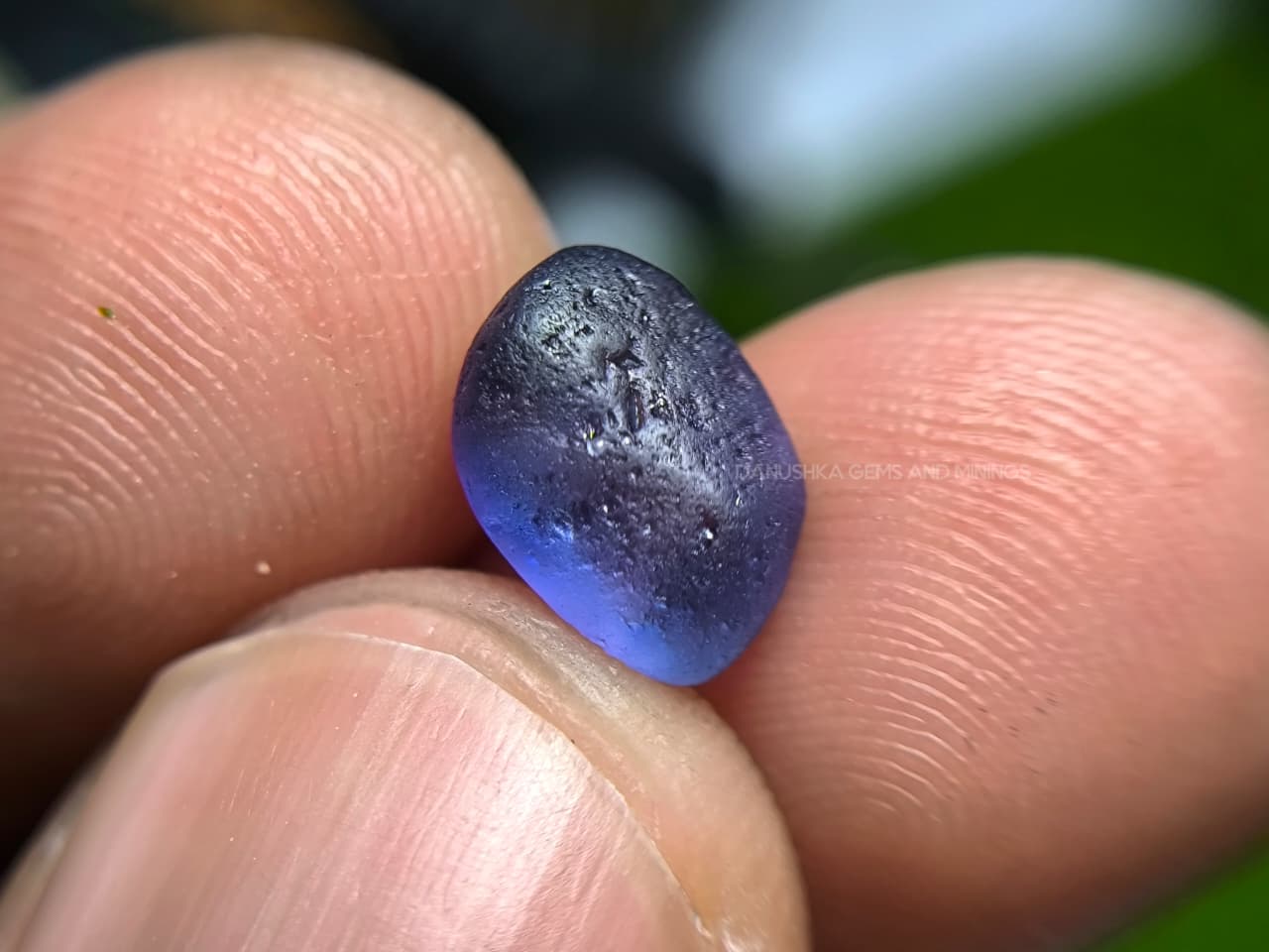 3.53 ct Ceylon Natural Unheated Violetish-Blue Sapphire Rough from Bibilegama, Sri Lanka – Clean Facet Grade Alluvial Rough - Image 5