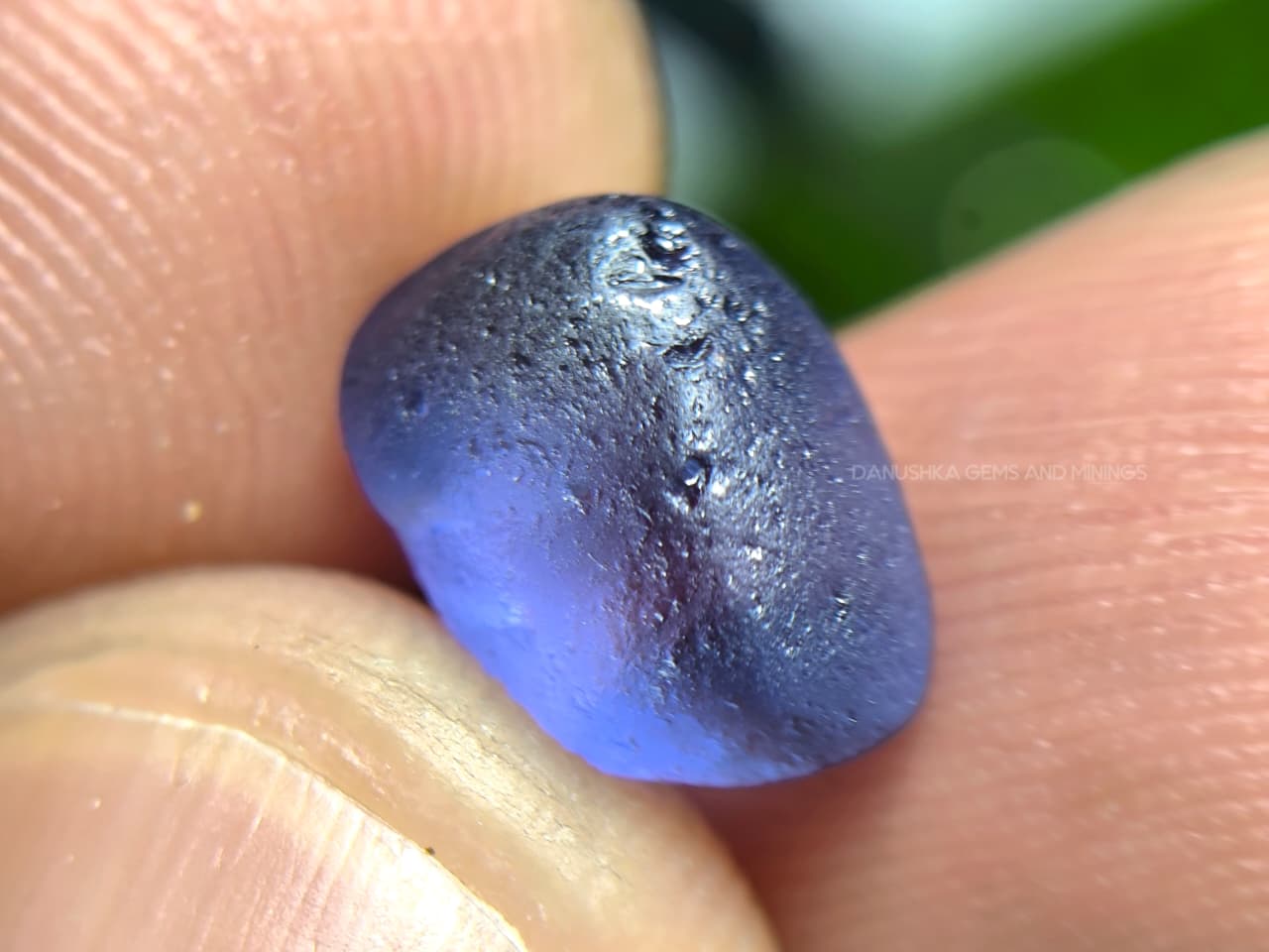 3.53 ct Ceylon Natural Unheated Violetish-Blue Sapphire Rough from Bibilegama, Sri Lanka – Clean Facet Grade Alluvial Rough - Image 8
