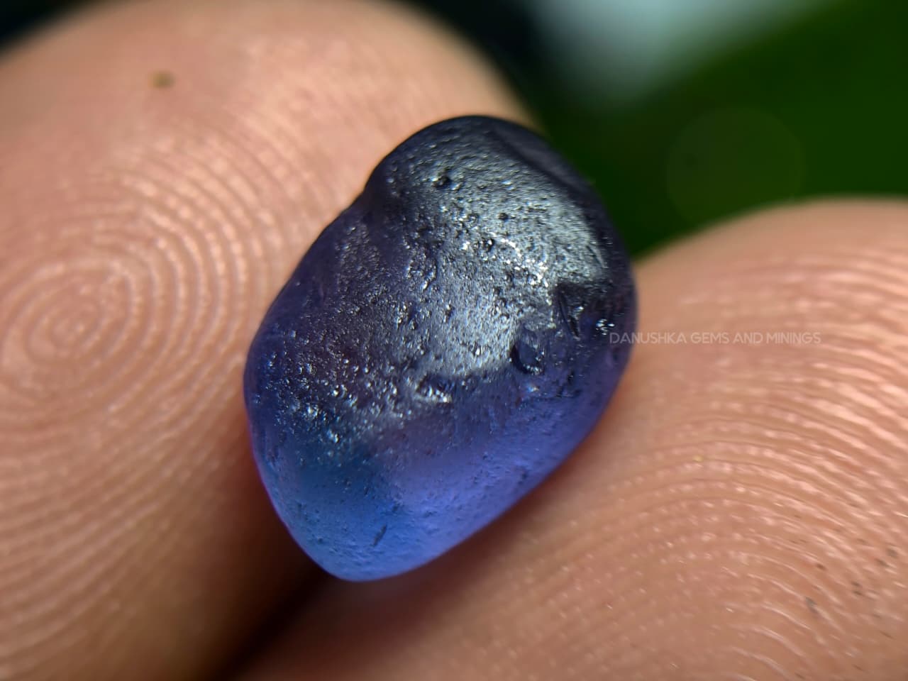 3.53 ct Ceylon Natural Unheated Violetish-Blue Sapphire Rough from Bibilegama, Sri Lanka – Clean Facet Grade Alluvial Rough - Image 9