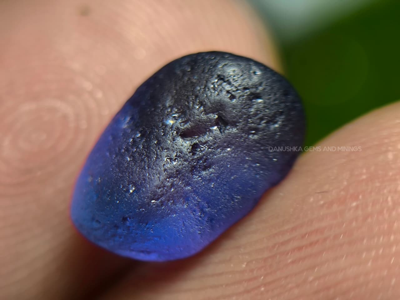 3.53 ct Ceylon Natural Unheated Violetish-Blue Sapphire Rough from Bibilegama, Sri Lanka – Clean Facet Grade Alluvial Rough - Image 10