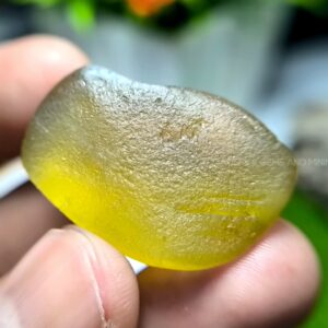 77.90 ct Unheated Ceylon Olive Yellow Zircon Rough from Godakawela, Sri Lanka – Large Facet Grade Rough with Chatoyancy Potential