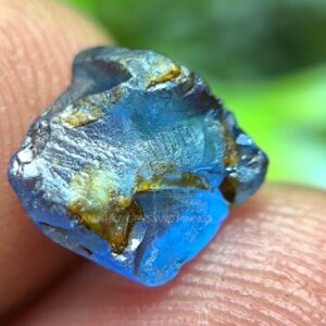 2.10 ct Elahera Blue Sapphire Rough: Why a Flat Natural Sapphire Can Need a Completely Different Cutting Idea