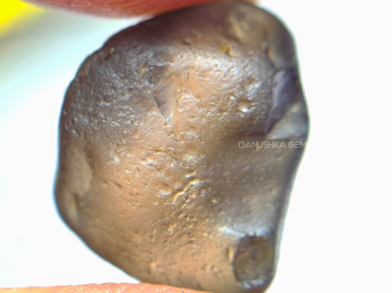 8.20 ct Ceylon Golden-Brown Zircon Rough with Salmon-Red Color Shift – Bibilegama Sri Lanka - Image 2