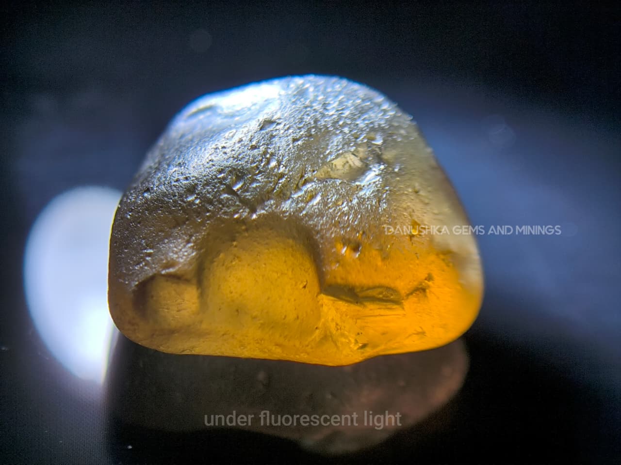 8.20 ct Ceylon Golden-Brown Zircon Rough with Salmon-Red Color Shift – Bibilegama Sri Lanka - Image 5