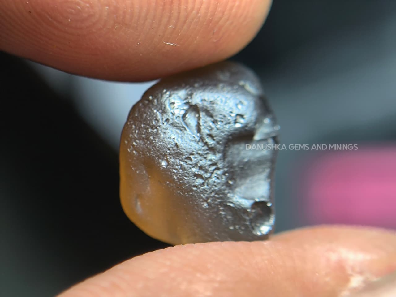8.20 ct Ceylon Golden-Brown Zircon Rough with Salmon-Red Color Shift – Bibilegama Sri Lanka - Image 7