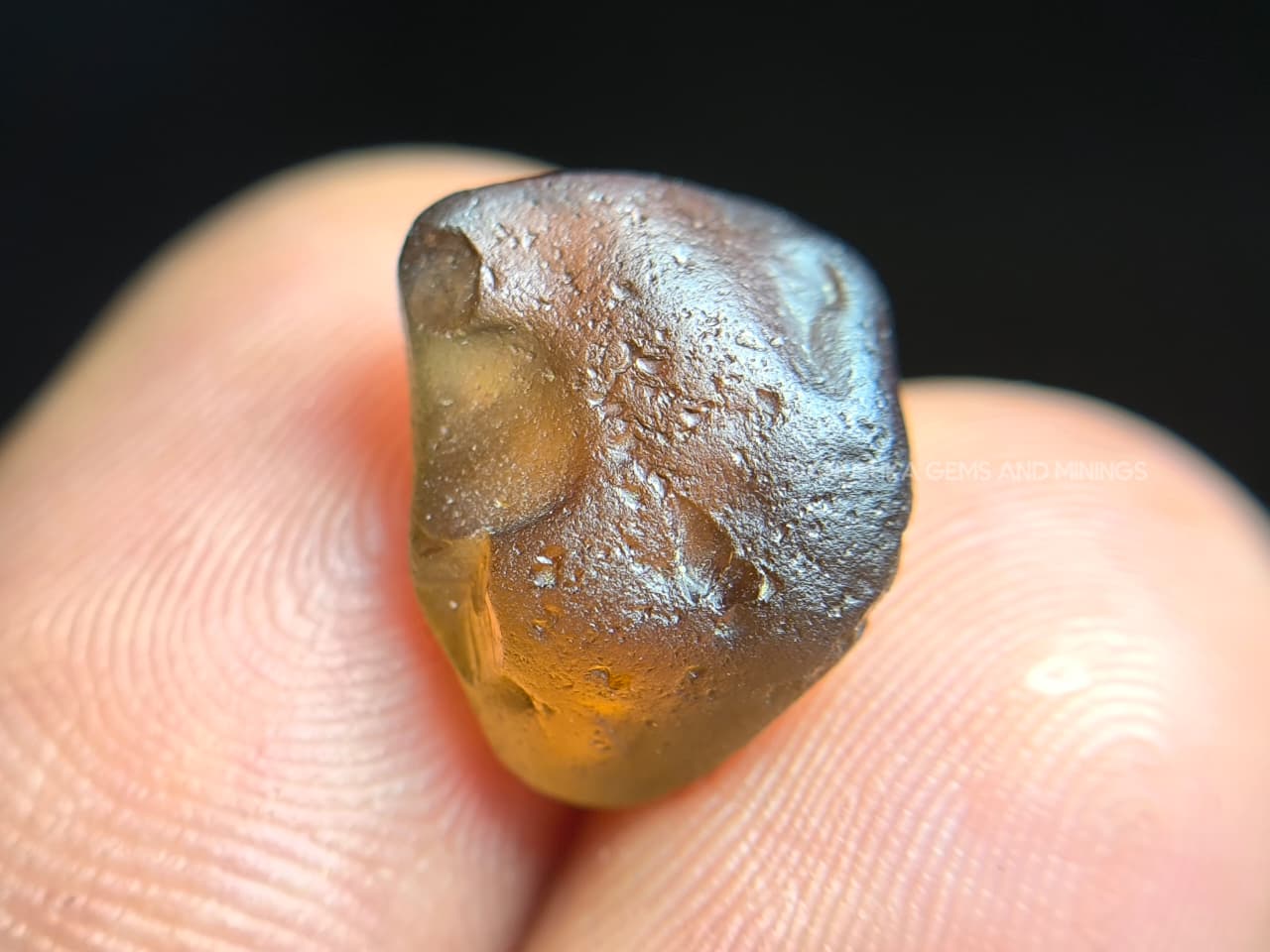8.20 ct Ceylon Golden-Brown Zircon Rough with Salmon-Red Color Shift – Bibilegama Sri Lanka - Image 10
