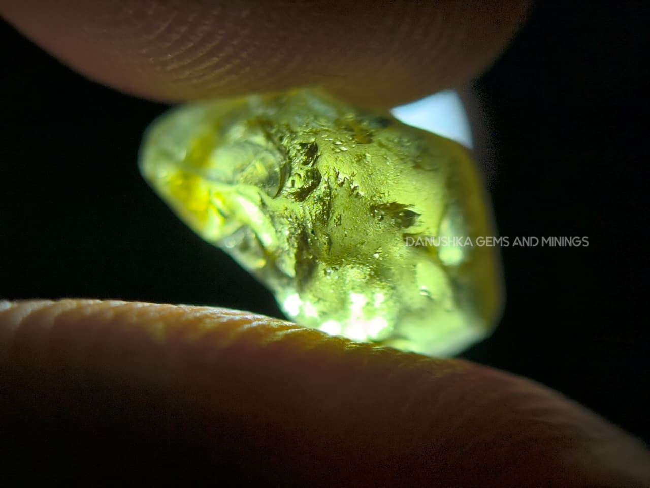 42.95 ct Natural Chrysoberyl Rough Parcel – 14 Facet-Grade Green and Yellow-Green Pieces from Sri Lanka and Madagascar - Image 12