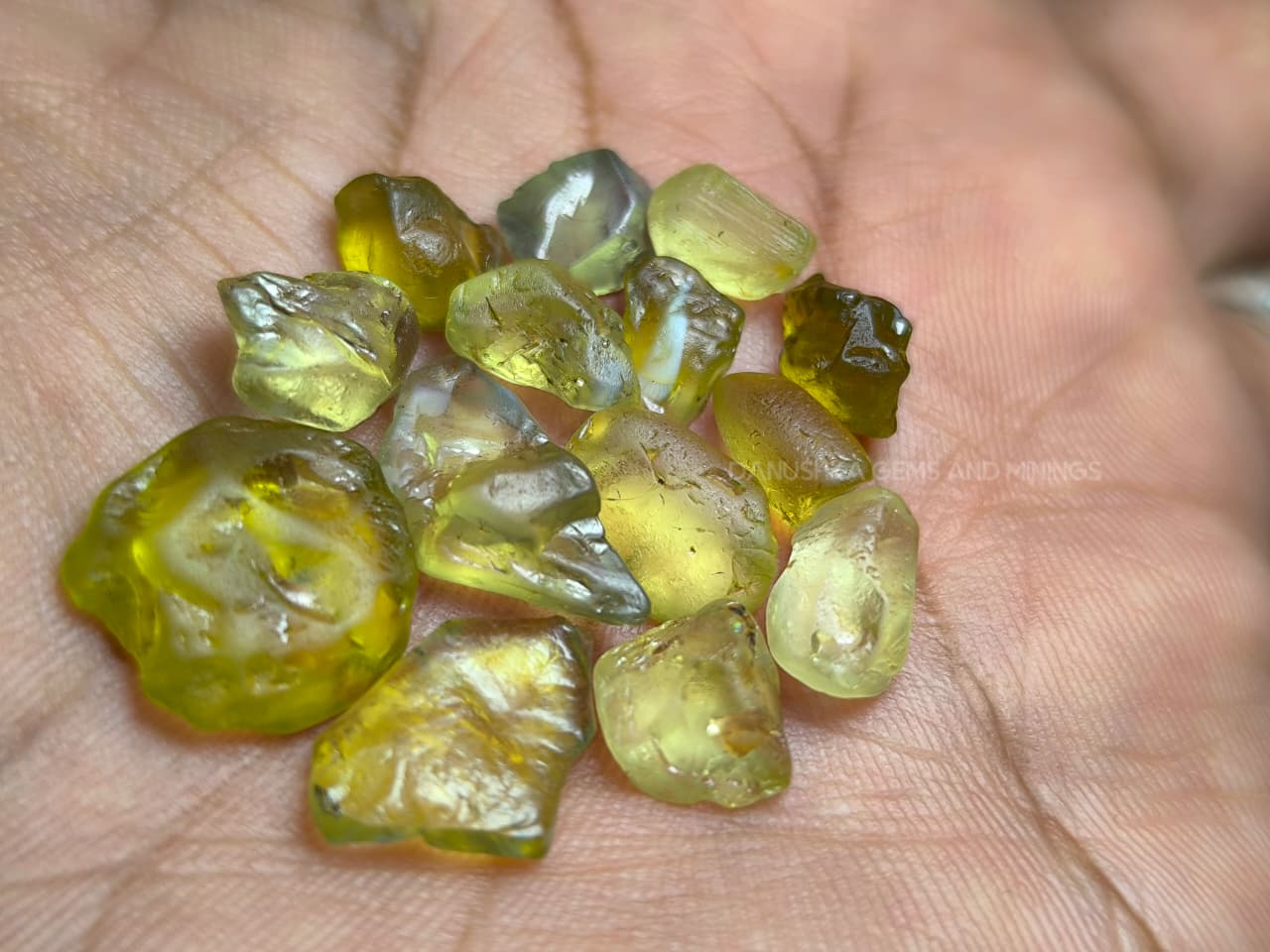 42.95 ct Natural Chrysoberyl Rough Parcel – 14 Facet-Grade Green and Yellow-Green Pieces from Sri Lanka and Madagascar - Image 4
