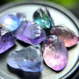 9.05 ct natural unheated Madagascar sapphire rough parcel with 7 clean facet-grade stones and one color-change sapphire