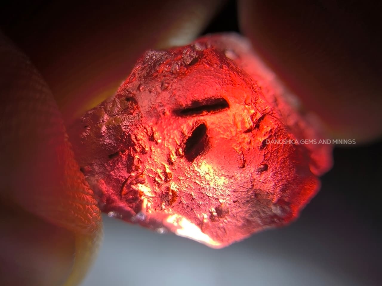 21.00 ct Ceylon Natural Unheated Pyrope Red Garnet Rough from Kolonna, Sri Lanka – Large Facet Grade Rough - Image 12