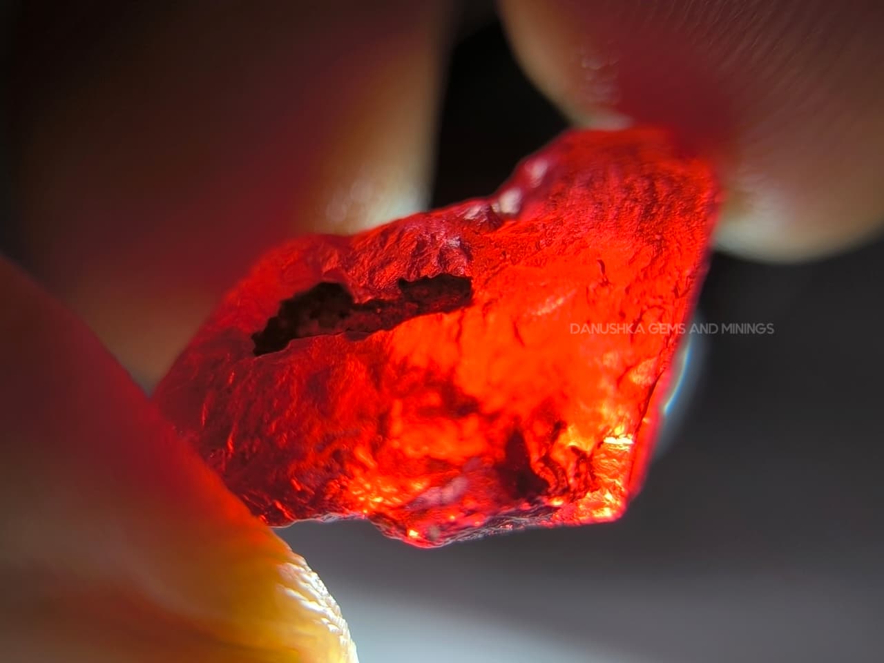 21.00 ct Ceylon Natural Unheated Pyrope Red Garnet Rough from Kolonna, Sri Lanka – Large Facet Grade Rough - Image 10