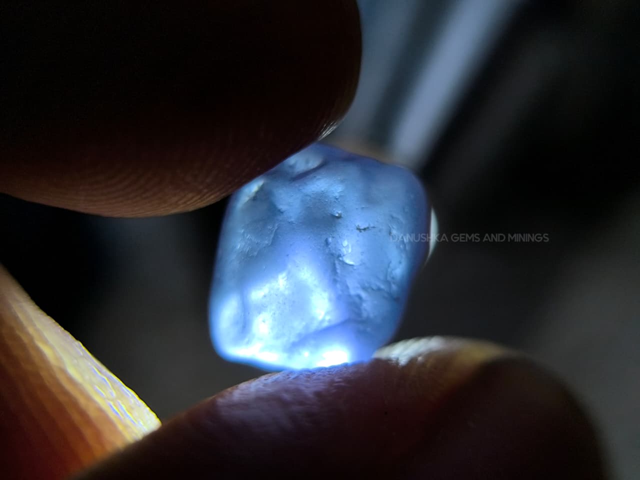 4.00 ct Natural Ceylon Blue Sapphire Rough – Unheated Cushion Potential from Kahawatta, Sri Lanka - Image 4