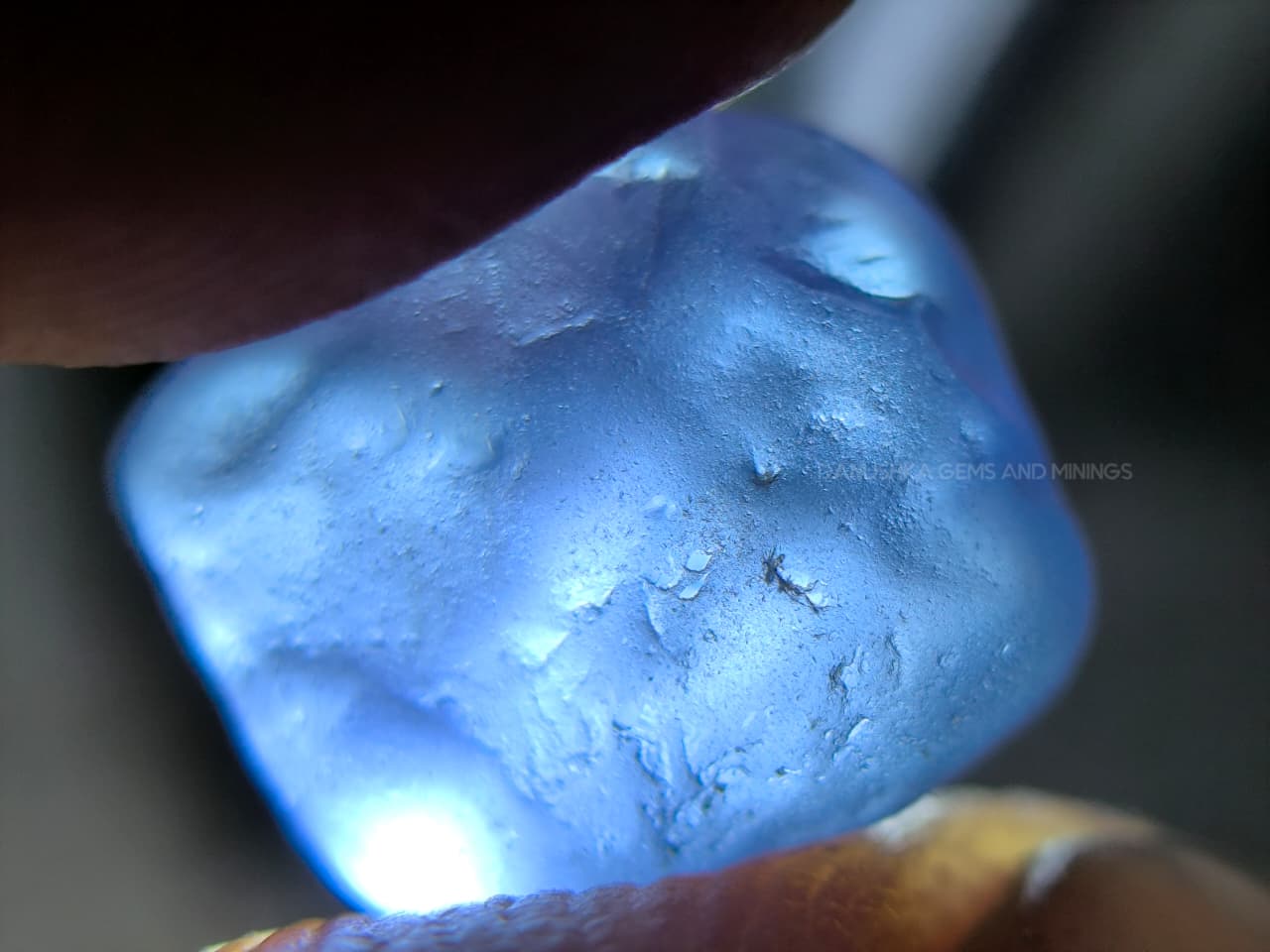 4.00 ct Natural Ceylon Blue Sapphire Rough – Unheated Cushion Potential from Kahawatta, Sri Lanka - Image 7